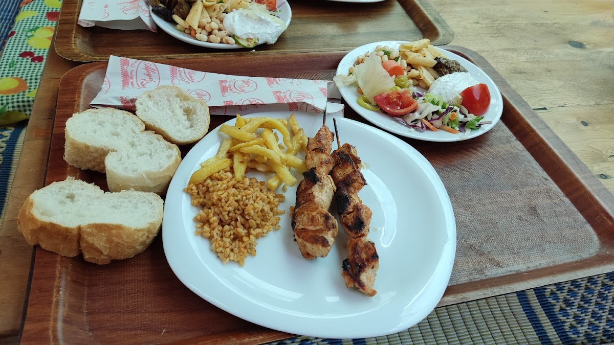 Saklıkent Cihan'ın Yeri Alkolsüz Aile Restoranı & Vitamin Bar-10